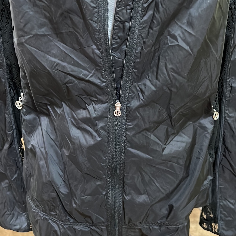 🔴🔴🔴🔴🔴. SOLD 🔴🔴🔴🔴🔴🔴rare lululemon jacket Lightweight - Picture 17 of 17